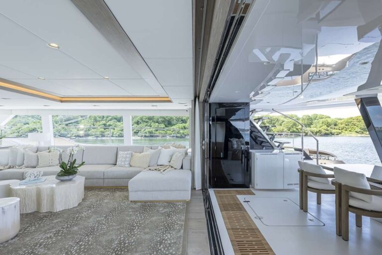 Main Salon Flow To Aft Deck