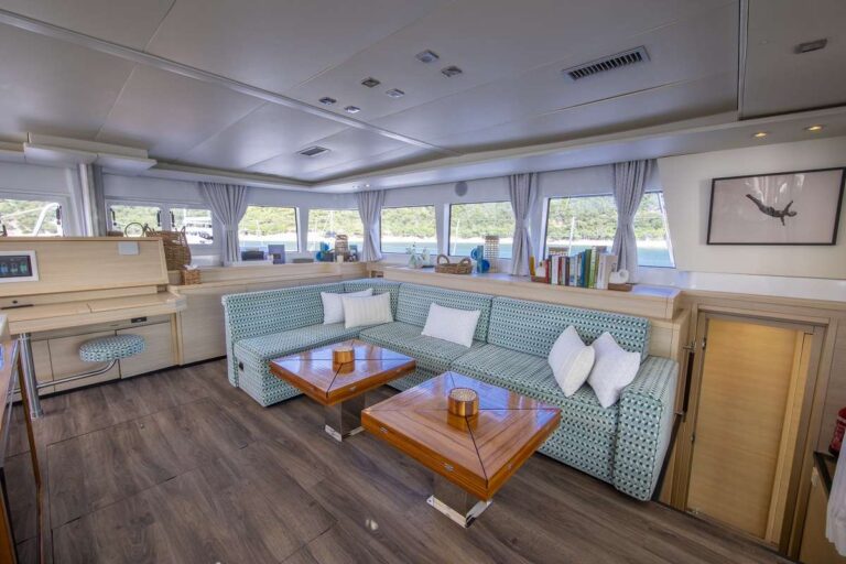 Sailing Catamaran NOMADA Main Salon