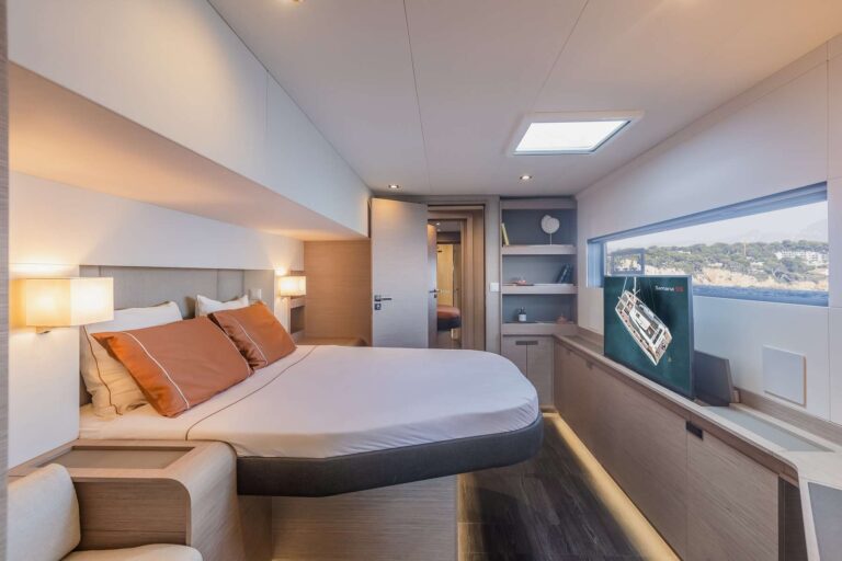 Sailing Catamaran PORT TO VINO Cabin