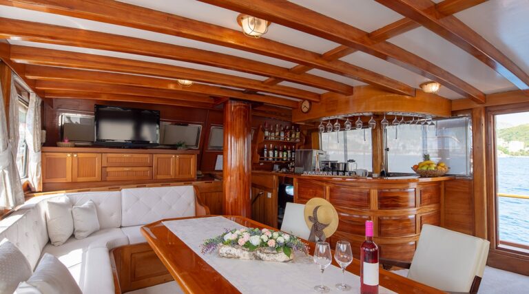 ANDI STAR Saloon