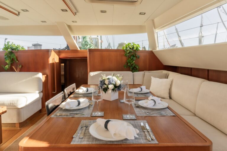 Salon Dining