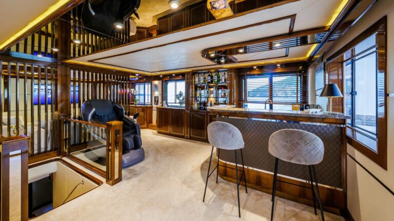 Main Deck Bar