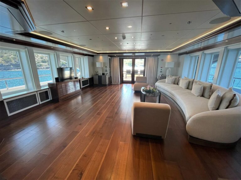 Main Salon Lounge