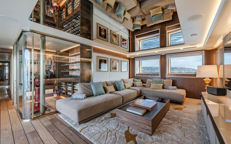 Gentleman's Lounge And Wine Cellar