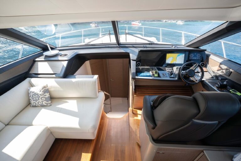 Main Salon Lounge And Helm
