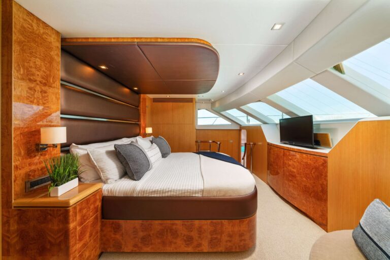 Motor Catamaran INDIGO Master Cabin