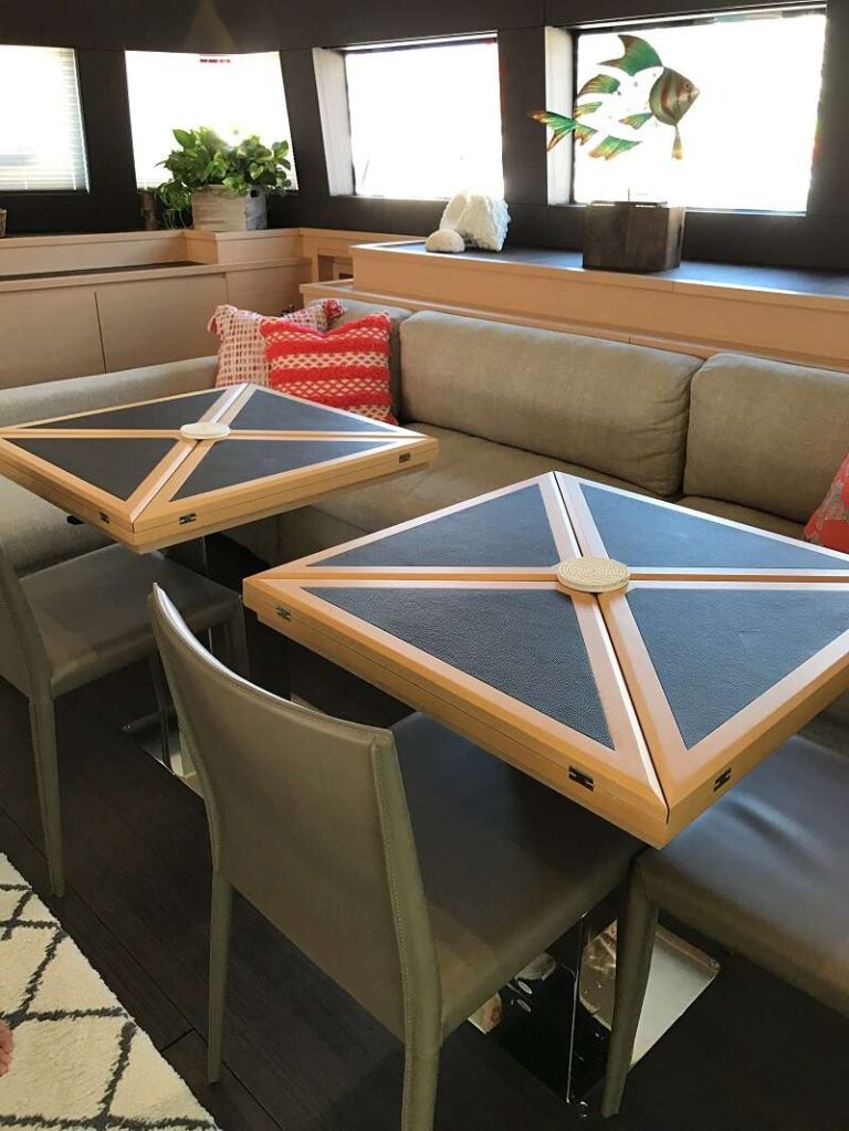 Motor Catamaran ULTRA 64 Main Salon Seating