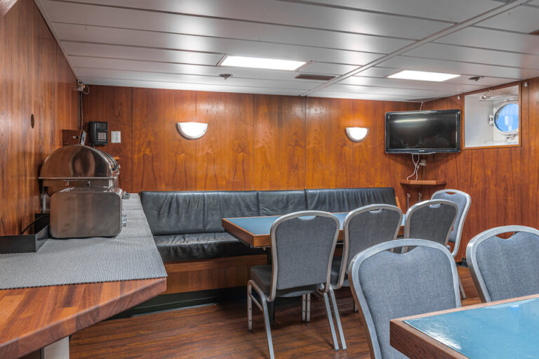 Salon Dining
