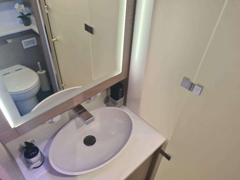 Sailing Catamaran MY TY En Suite