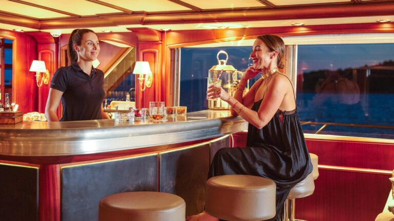 Main Deck Bar