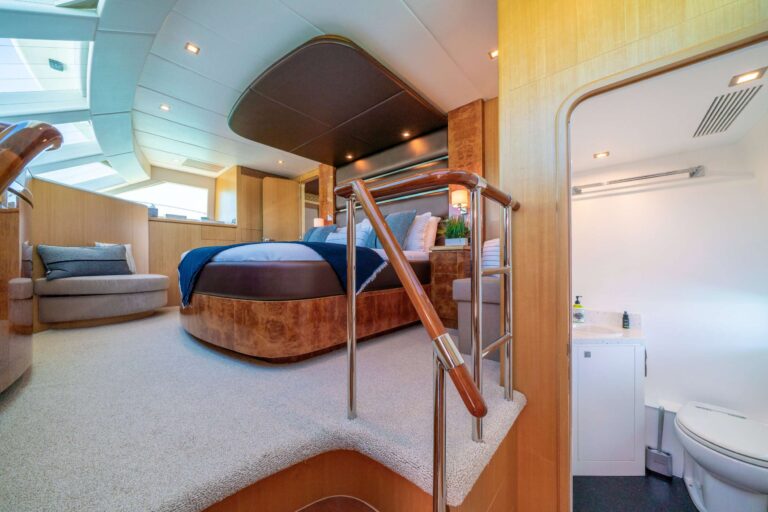 Motor Catamaran INDIGO Master Cabin