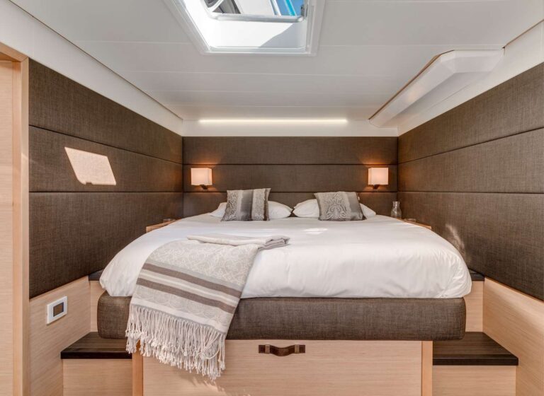 Motor Catamaran ULTRA 64 Cabin