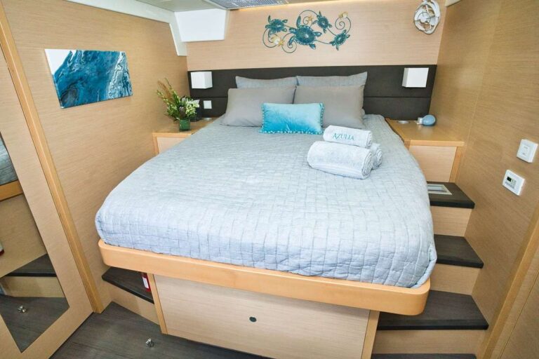 Sailing Catamaran AZULIA II Cabin