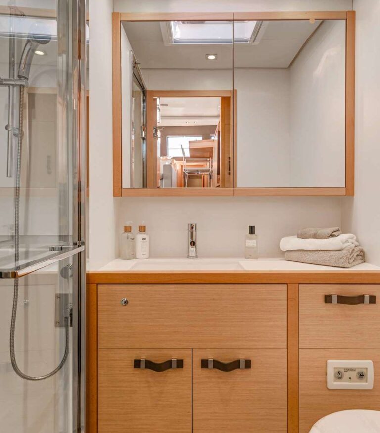 Motor Catamaran ULTRA 64 En Suite