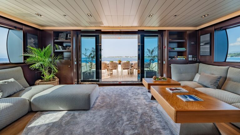 Upper Deck Salon Alternative View