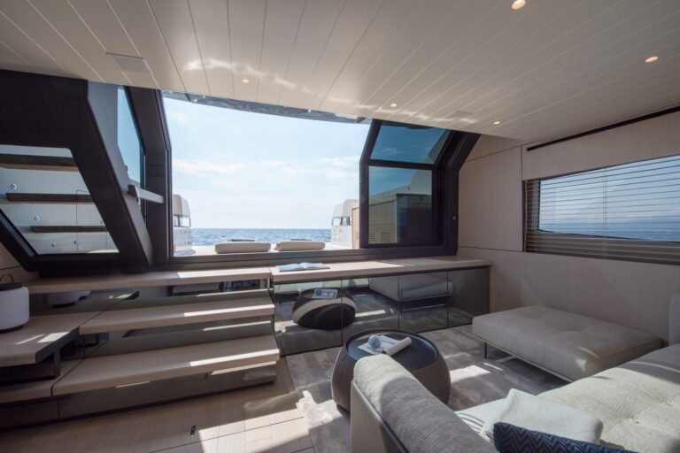 Lower Salon View To The Stern