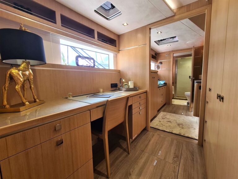 Sailing Catamaran ALLURE 64 Master Office