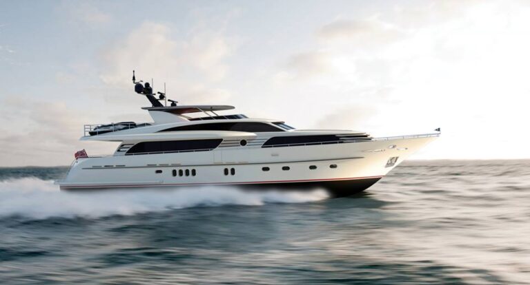 30m Continental III Yacht at full speed