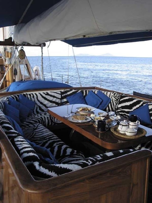 The 30m Yacht AILE BLANCHE