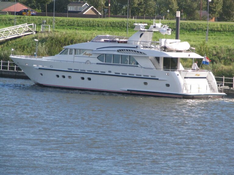 The 30m Yacht AMIGO II