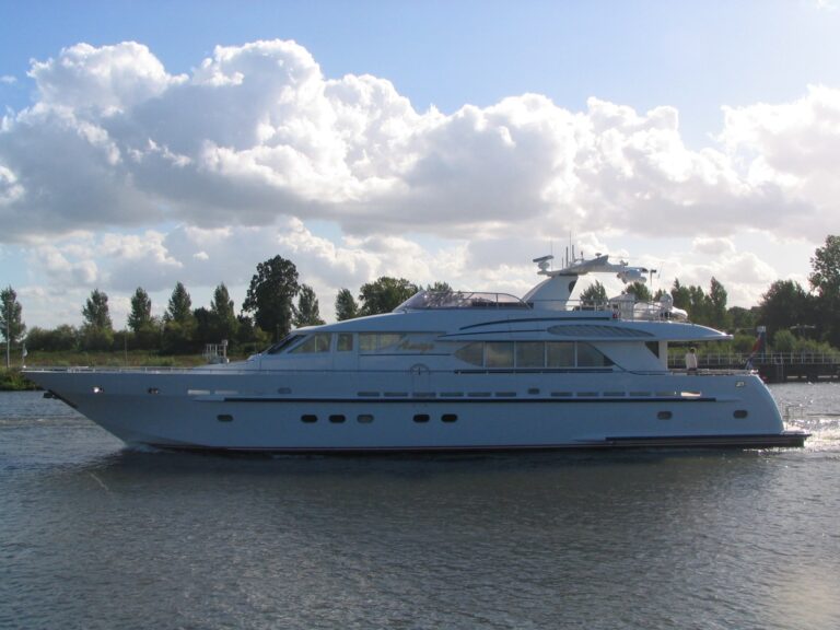 The 30m Yacht AMIGO II