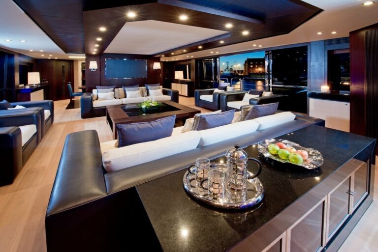 The 30m Yacht BLACK LEGEND