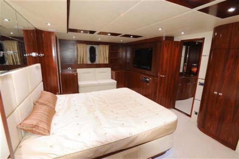 The 30m Yacht BLUE SAPPHIRE