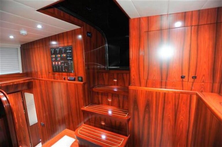 The 30m Yacht BLUE SAPPHIRE