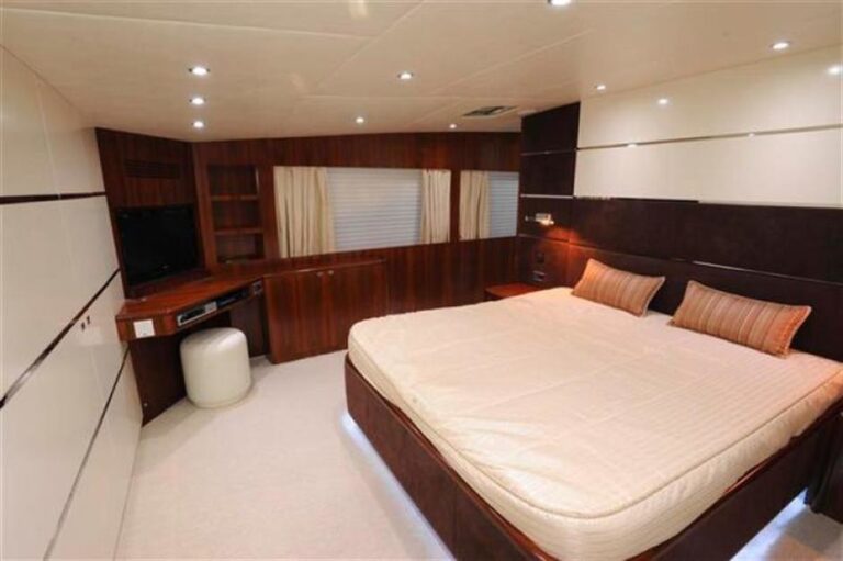 The 30m Yacht BLUE SAPPHIRE