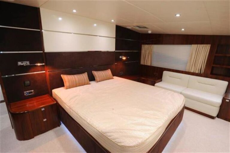 The 30m Yacht BLUE SAPPHIRE