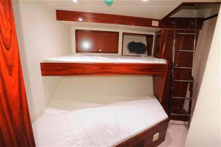 The 30m Yacht BLUE SAPPHIRE