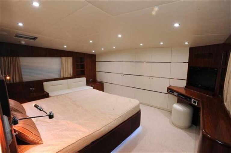 The 30m Yacht BLUE SAPPHIRE