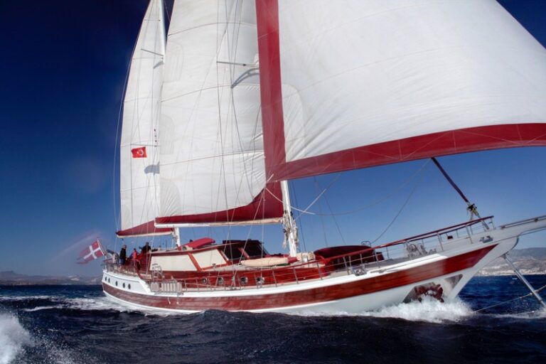 The 30m Yacht CLARISSA