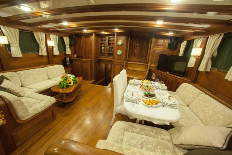 The 30m Yacht CLARISSA