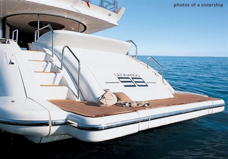 The 30m Yacht CRYSTAL