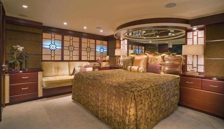 The 30m Yacht DESTINY