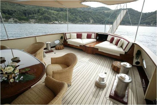 The 30m Yacht DP MONITOR