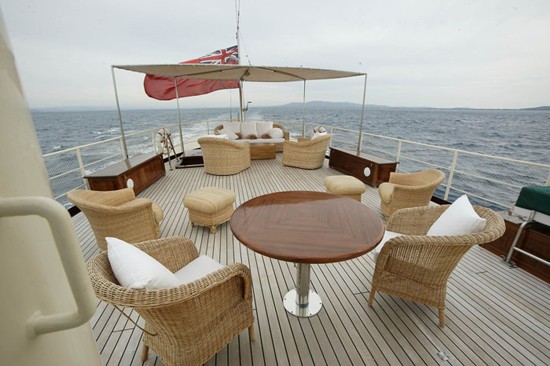 The 30m Yacht DP MONITOR