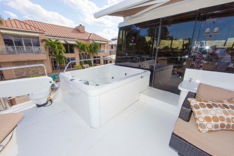 The 30m Yacht GOLDEN TOUCH