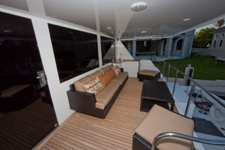 The 30m Yacht GOLDEN TOUCH