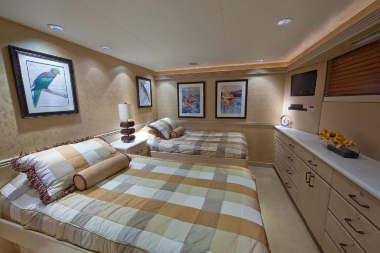 The 30m Yacht GOLDEN TOUCH