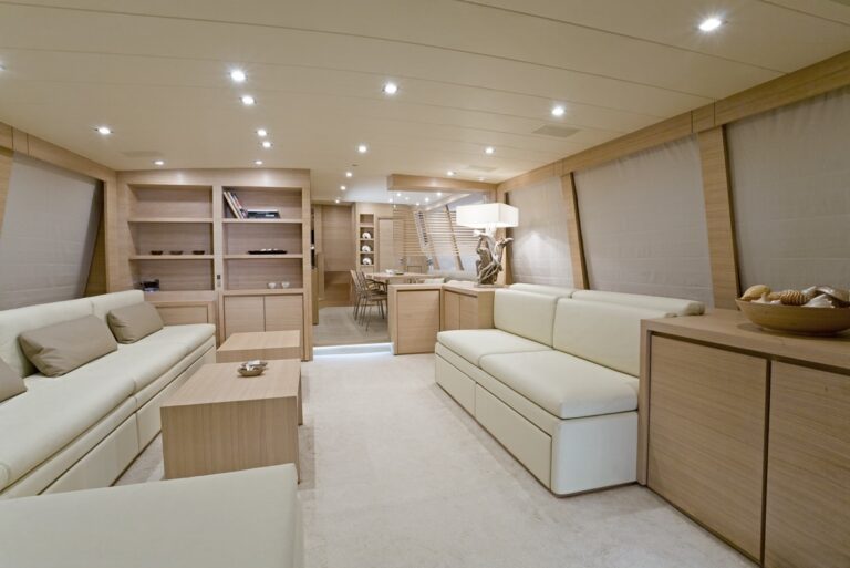 The 30m Yacht HUMMINGBIRD