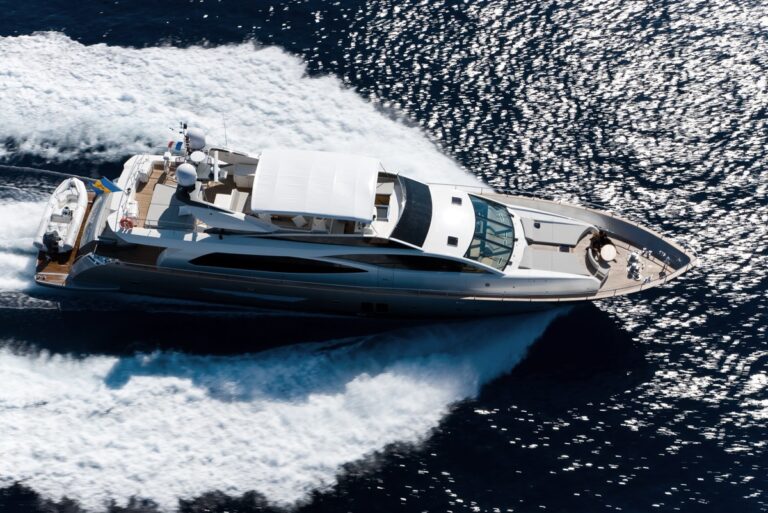 The 30m Yacht HUMMINGBIRD