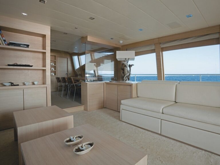 The 30m Yacht HUMMINGBIRD