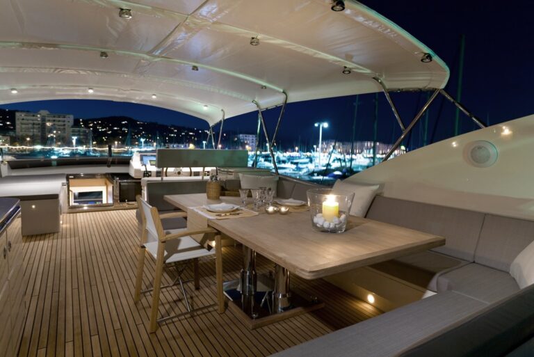 The 30m Yacht HUMMINGBIRD