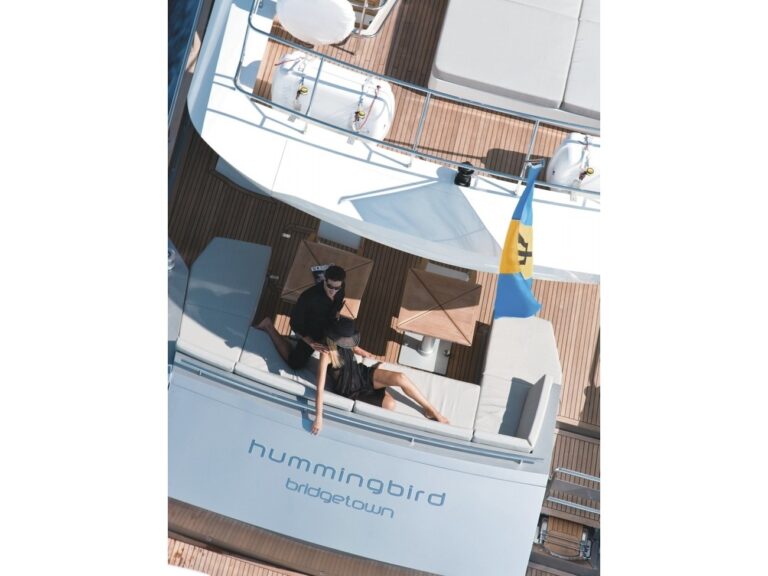 The 30m Yacht HUMMINGBIRD