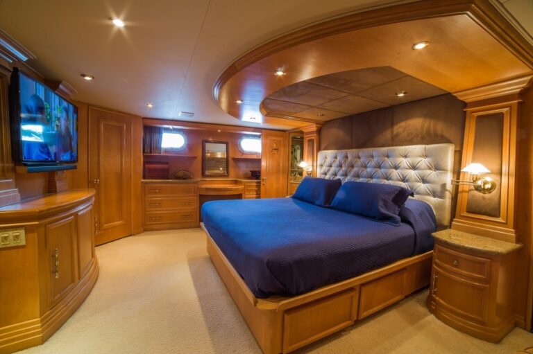 The 30m Yacht LADY LEX