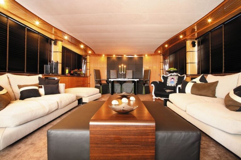 The 30m Yacht LADY LUCK