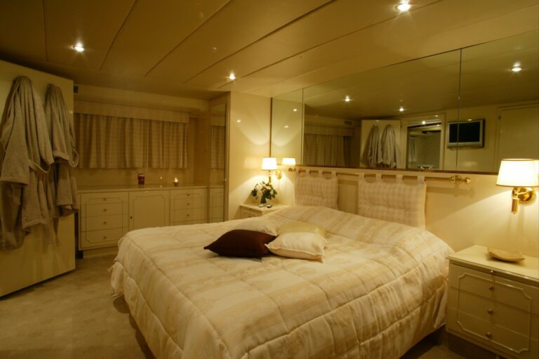 The 30m Yacht LE KIR ROYAL