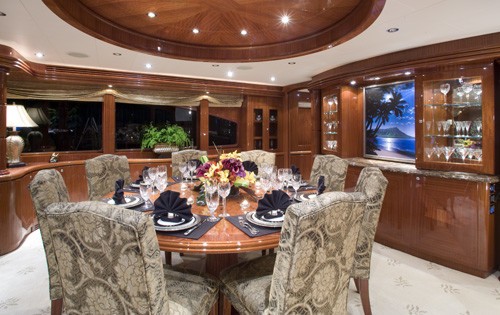 The 30m Yacht LIMITLESS